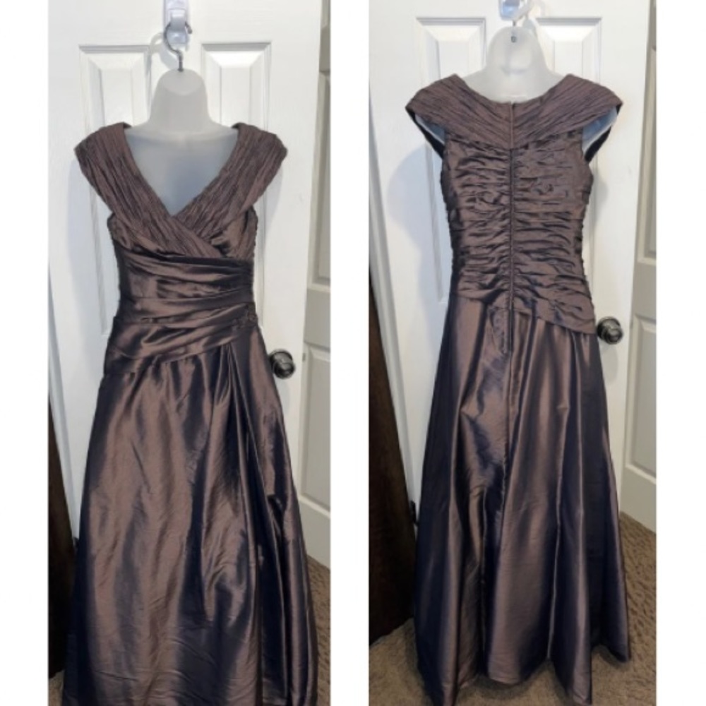 David’s Bridal Iridescent Taffeta Bridesmaid Dress F23052 Espresso Size 8